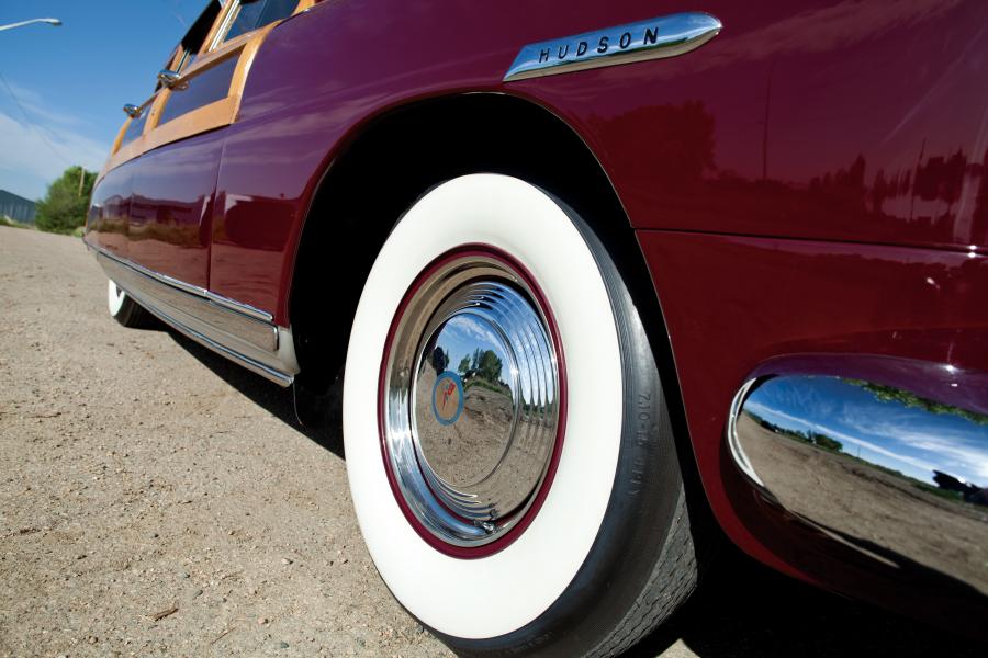 Детали экстерьера Hudson Commodore Station Wagon 1948 года  (фото 14 из 21)